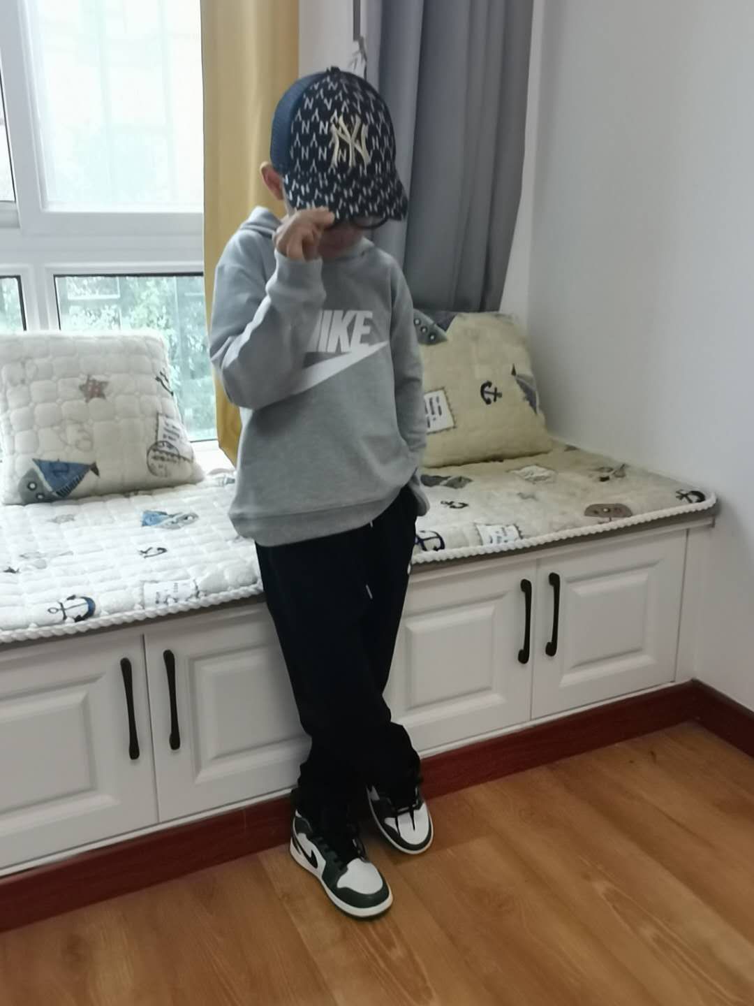 חליפות מעבר חדשות קפוצון של נייק ילדים