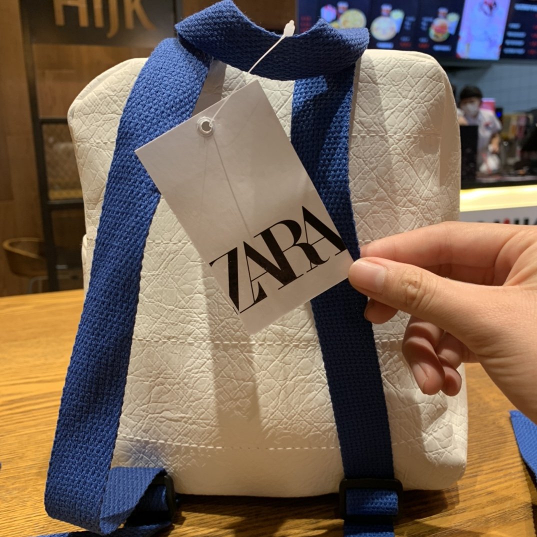 תיק צד חדש של זארה מיקי מאוס