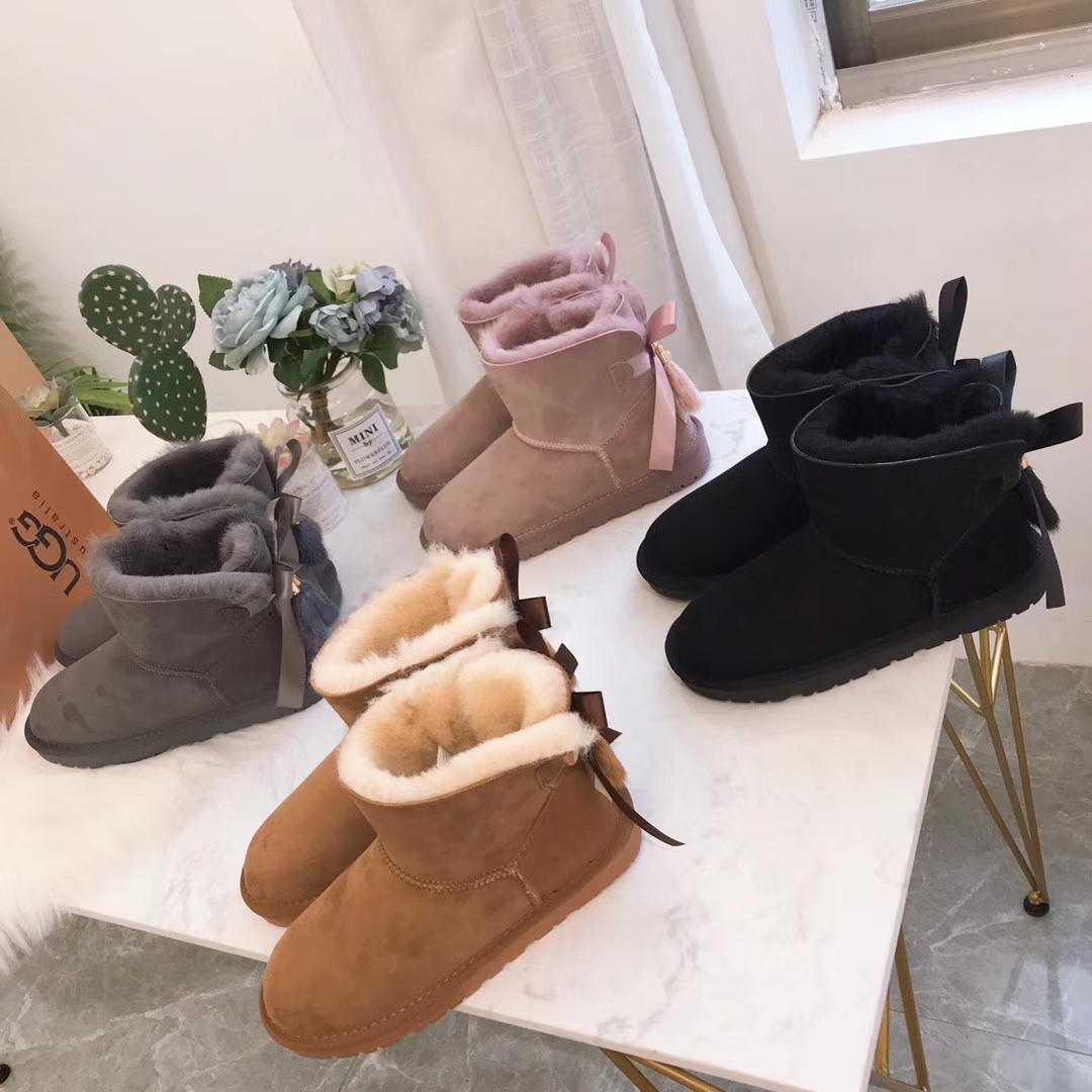 מגפי האג UGG פפיון מושלמות