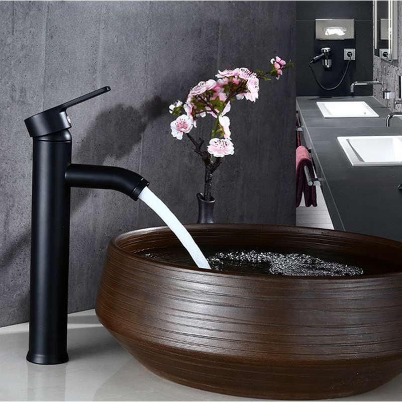 עיצוב מודרני שחור לאמבטיה