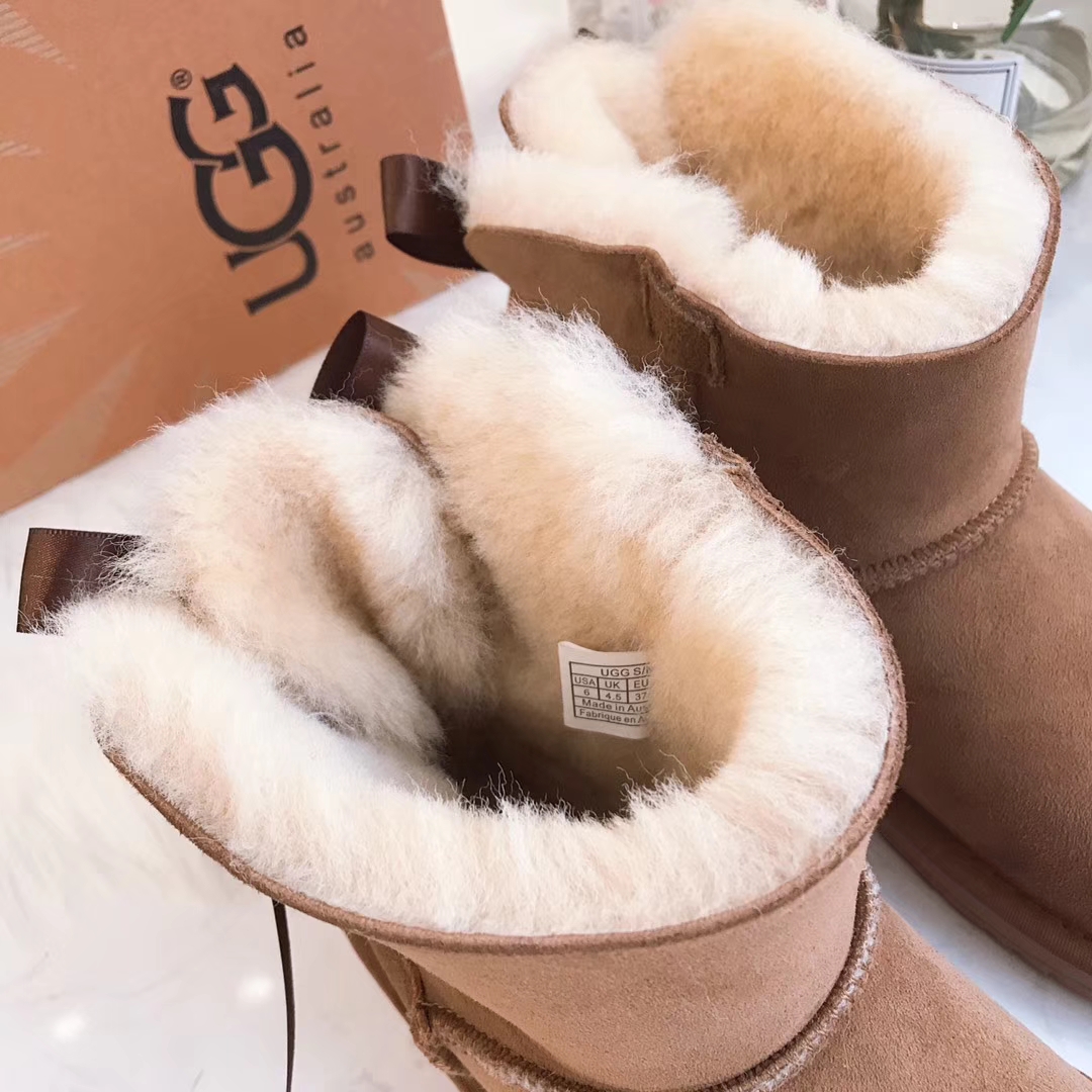 מגפי האג UGG פפיון מושלמות