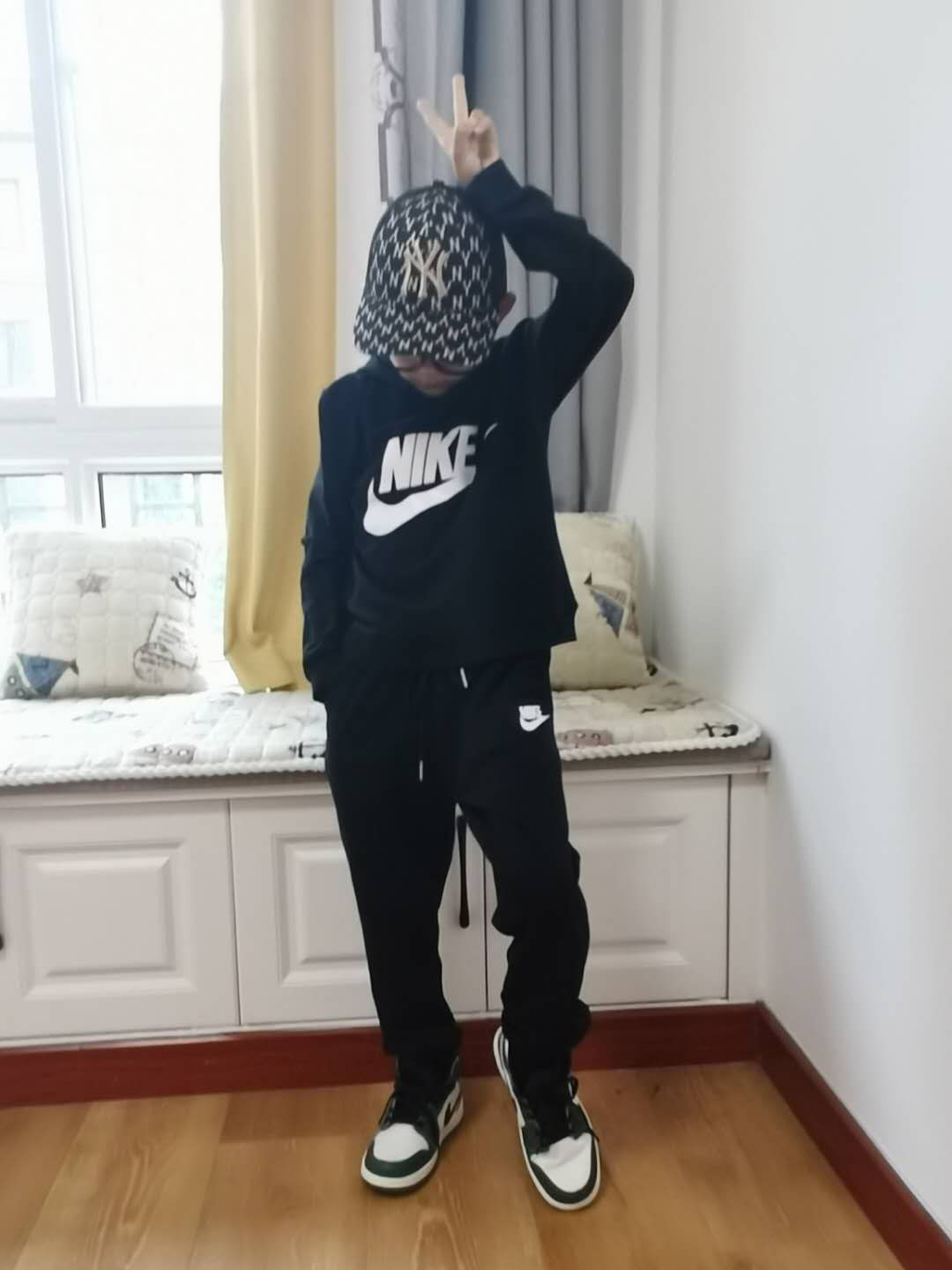 חליפות מעבר חדשות קפוצון של נייק ילדים