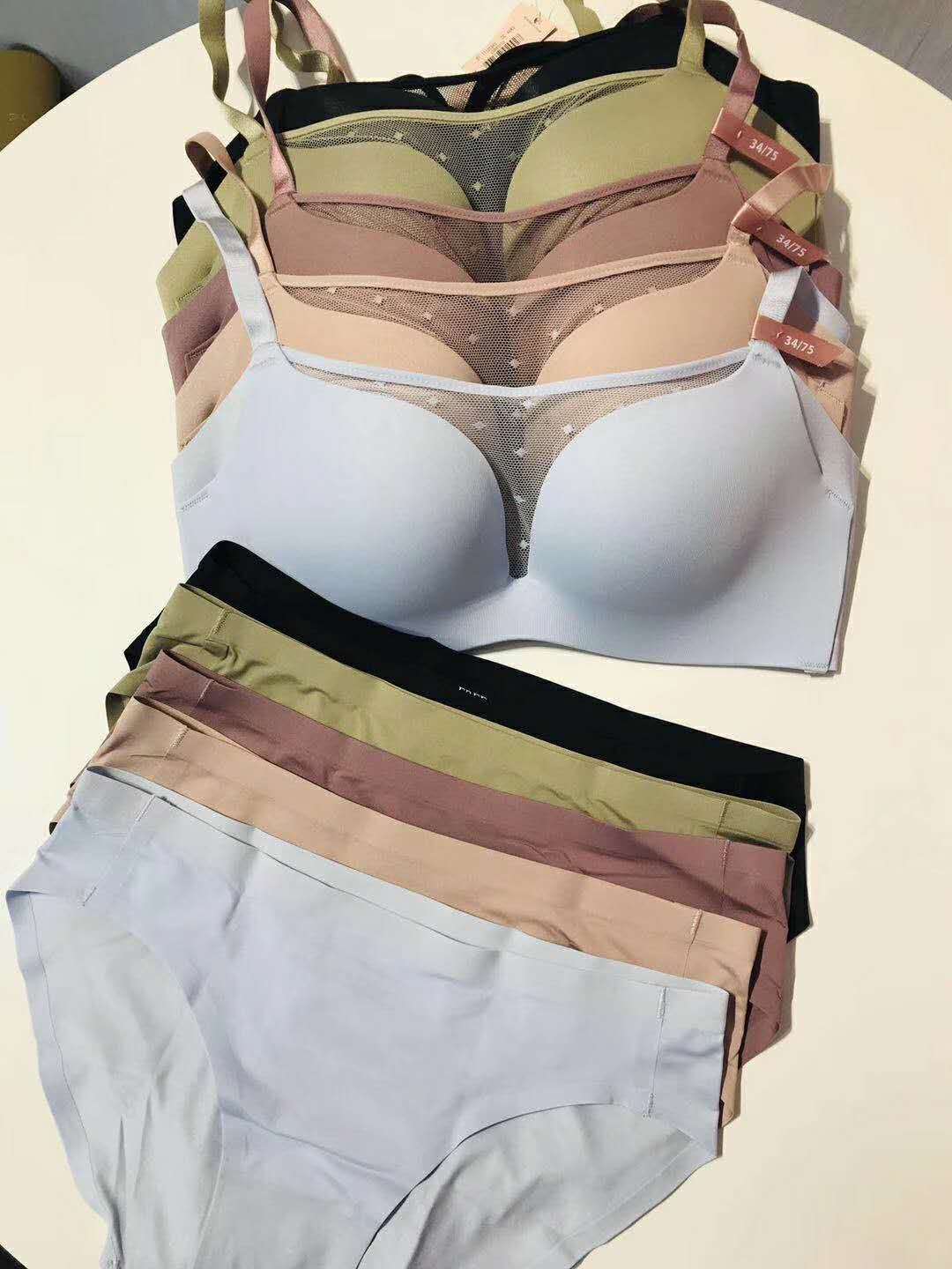 סט חזיה ותחתון של ויקטוריה סיקרט