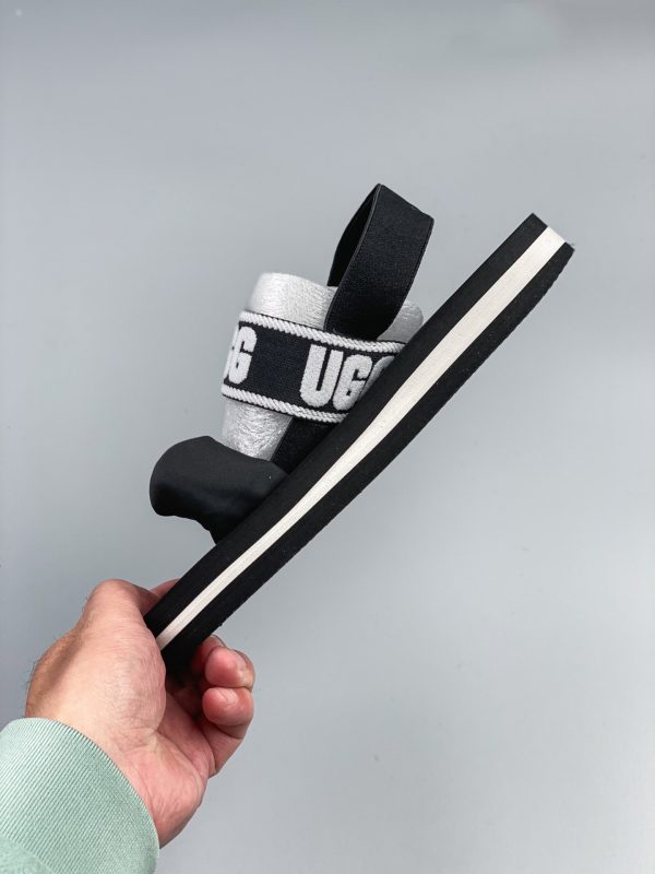 סנדלי UGG