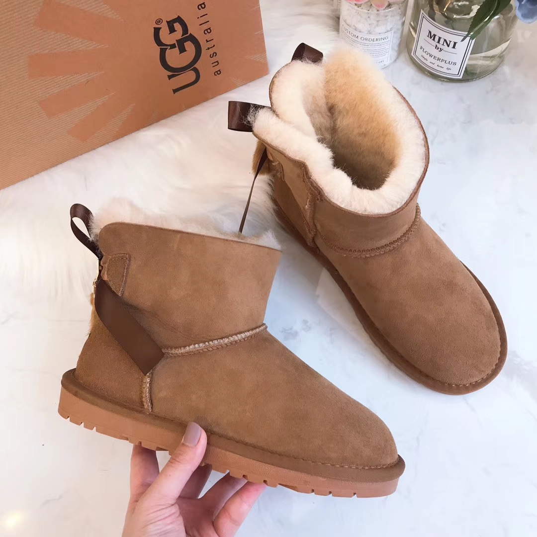 מגפי האג UGG פפיון מושלמות